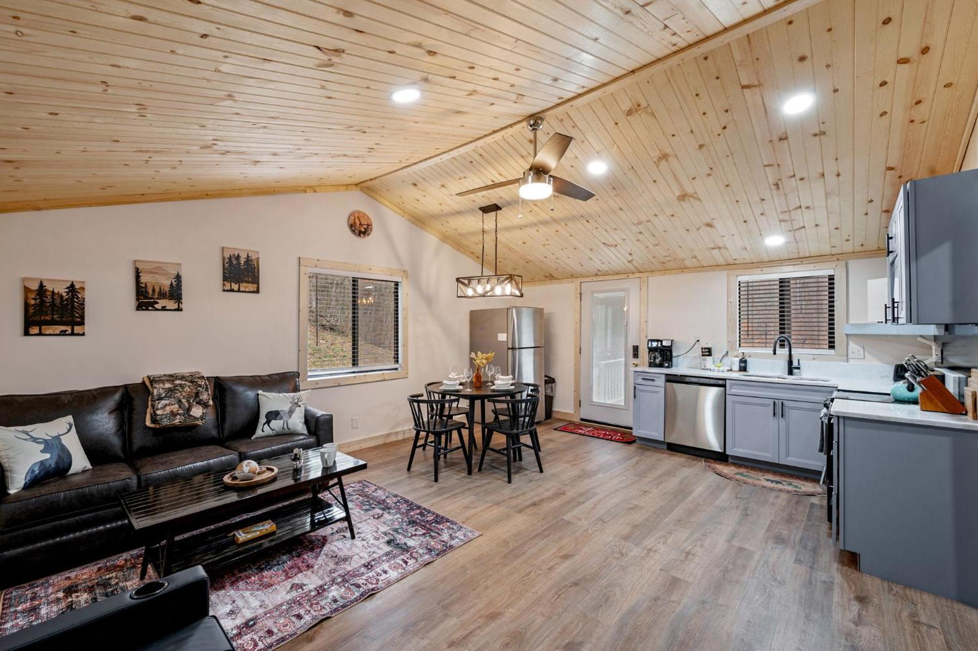 Cozy Cove * Sevierville